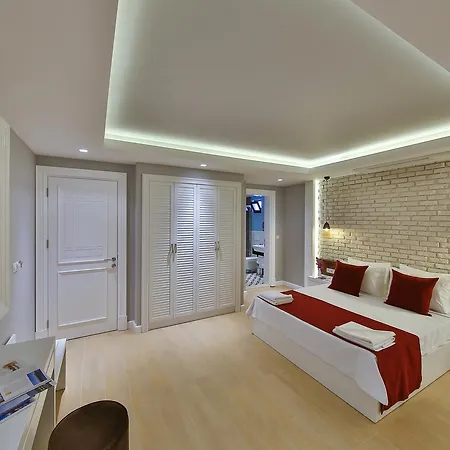 Lale Hotel *